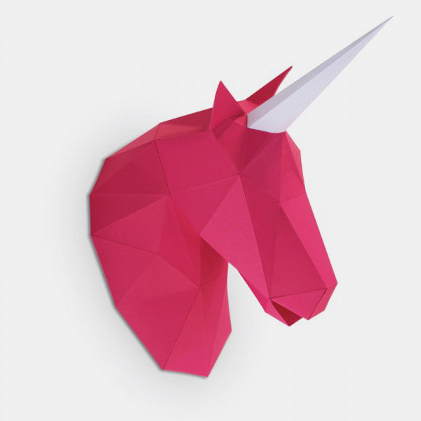 Kleine fuchsiafarbene Einhorn-Papiertrophäe