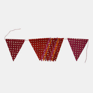 Helle gepunktete Wimpelgirlande