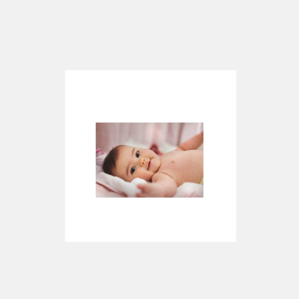 Ankündigung der Geburt eines Babywiegenkorbs